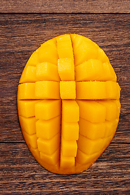 포토 JPG 해외이미지 스튜디오촬영 근접촬영 사람없음 목재 하이앵글 노란색 망고 해외포토 나무 뷰포인트 컬러 재료 실내 열대과일 파일형식 이미지허브