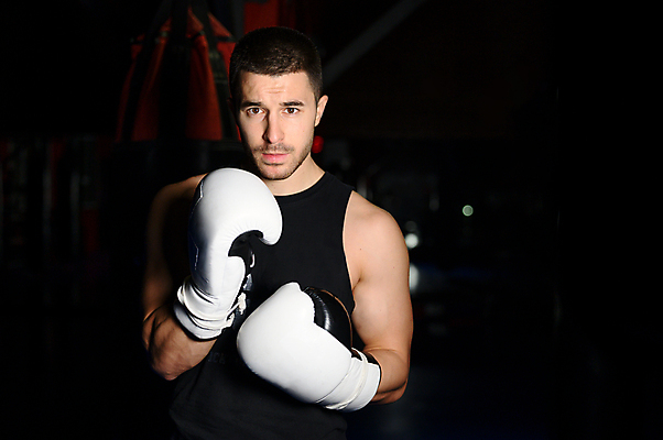 포토 JPG 해외이미지 백인 직업 1 남자 스포츠 장갑 백그라운드 신체 근육 건강 한명 서기 사람 운동복 상자 운동 힘 경쟁 주먹 권투 펀치 결심 연습 체육관 싸움 근육질 승자 운동가 챔피언 킥복싱 해외포토 서양인 잡화 옷 컨셉 모션 격투기 몸매 파일형식 이미지허브