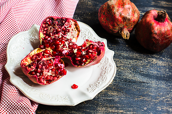 포토 JPG 해외이미지 접시 사람없음 식탁보 석류 나무배경 해외포토 식기 백그라운드 과일 파일형식 이미지허브