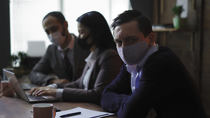 포토 JPG 해외이미지 백인 직업 응시 남자 회사 비즈니스 청소년 성공 무선통신 협력 설계 실내 미소 사람 앉기 성인 세명 노트북 컴퓨터 사무실 작업 직장인 비즈니스맨 비즈니스우먼 작업장 전문직 토론 동료 문서 옷입기 다인종 성인만 브레인스토밍 해외포토 서양인 시선 여자 산업 컨셉 통신 관계 모션 표정 인종 내부 전자제품 파일형식 이미지허브