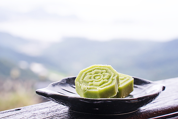 포토 JPG 해외이미지 주간 접시 디저트 사람없음 야외 아웃포커스 월병 해외포토 자연요소 식기 음식 촬영기법 과자 중국전통 파일형식 이미지허브