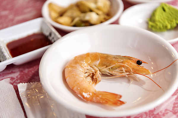 포토 JPG 접시 사람없음 식당 고추냉이 대하 종지 인천 대하구이 물티슈 소금구이 어시장 제철 초고추장 제철음식 국내포토 그릇 식기 음식 새우 한국 상점 양념 시장 구이 파일형식