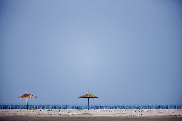 포토 JPG 주간 겨울 하늘 사람없음 야외 모래사장 파라솔 전라남도 해수욕장 신안 겨울풍경 국내포토 자연요소 계절 바다 풍경 전라도 파일형식