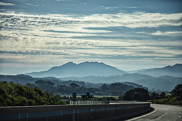 포토 JPG 주간 구름 여행 하늘 아침 산 풍경 사람없음 야외 안개 고속도로 전라남도 국내포토 자연요소 도로 날씨 전라도 파일형식