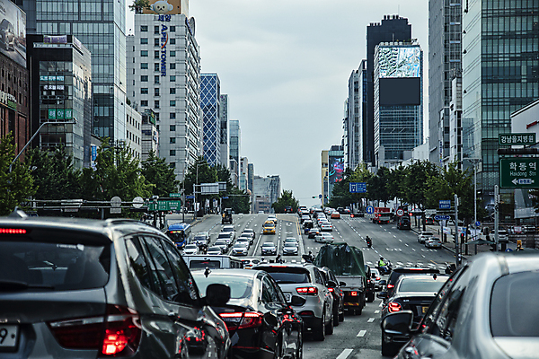 포토 JPG 주간 자동차 서울 풍경 사람없음 야외 건물 도시 혼잡 가득함 러시아워 강남 퇴근길 국내포토 자연요소 건축물 육상교통 교통 한국 퇴근 파일형식