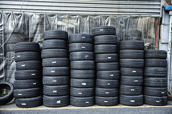 포토 JPG 주간 풍경 사람없음 야외 쌓기 전라남도 가득함 타이어 정리 자동차정비 정비소 국내포토 자연요소 모션 수리 전라도 파일형식