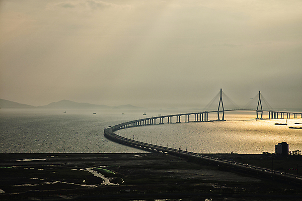 포토 JPG 주간 구름 바다 풍경 사람없음 야외 빛 반사 일몰 안개 인천 인천대교 국내포토 자연요소 날씨 한국 노을 다리_건축물 파일형식