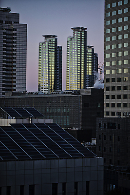 포토 JPG 서울 풍경 빌딩 사람없음 야외 도시풍경 저녁 집열판 빌딩숲 국내포토 한국 건물 도시 야간 태양에너지 파일형식