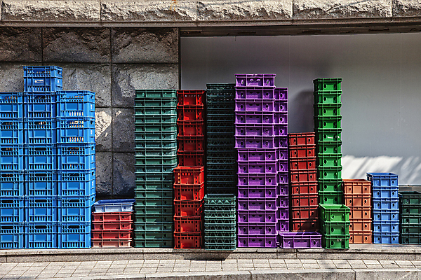 포토 JPG 주간 벽 서울 그림자 풍경 사람없음 야외 상자 쌓기 정리 알록달록 국내포토 자연요소 모션 한국 컬러풀 파일형식