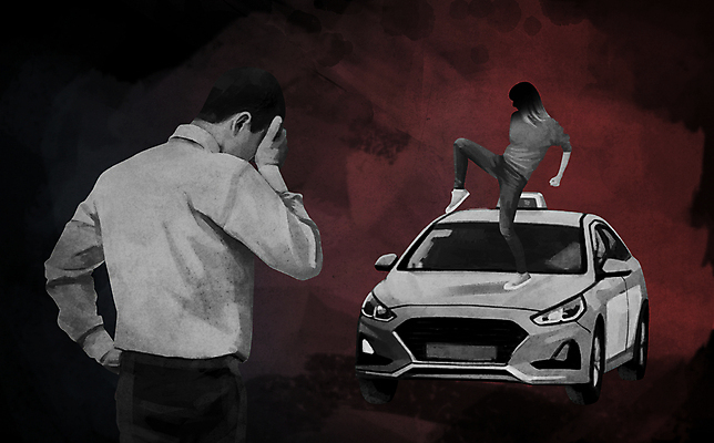 전신 PSD 여자 남자 허리손 일러스트 자동차 서기 상반신 성인 두명 검은색 좌절 만취 사회이슈 택시 밟기 술주정 다리들기 택시기사 성인만 블랙컨슈머 갑질 국내일러스트 감정 육상교통 컬러 포즈 컨셉 모션 승용차 사람 운전사 고객 술취함 파일형식