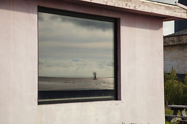 포토 JPG 주간 벽 창문 하늘 주택 풍경 사람없음 야외 건물 제주도 반사 국내포토 자연요소 건축물 한국 파일형식