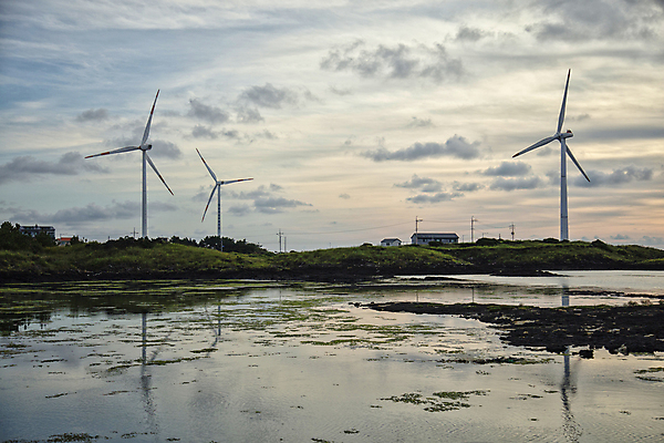 포토 JPG 주간 구름 바다 하늘 풍경 사람없음 야외 건물 제주도 반사 일몰 풍차 풍력에너지 국내포토 자연요소 건축물 한국 노을 그린에너지 파일형식