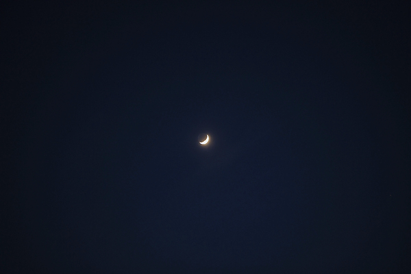 포토 JPG 밤하늘 풍경 사람없음 야외 맑음 야간 초승달 달빛 경기도 안양 국내포토 자연요소 하늘 날씨 한국 달 파일형식