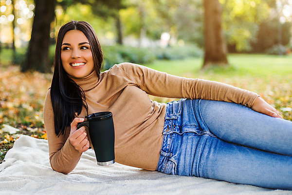 포토 JPG 해외이미지 나무 백인 라이프스타일 계절 공원 여자 행복 커피 컨셉 잎 자연 휴식 한명 미소 초원 성인 야외 컵 눕기 햇빛 태양 노란색 유행 맑음 기쁨 마시기 가을 잡기 담요 스웨터 명상 시티라이프 염원 해외포토 자연요소 서양인 식물 1 식기 공공시설 감정 음료 컬러 상의 모션 날씨 표정 사람 생활 생태계 파일형식 이미지허브