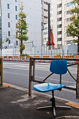 포토 JPG 해외이미지 직업 1 행복 컨셉 의자 회사 비즈니스 성공 불 추상 노동자 출입구 거리 사람없음 건물 파란색 빛 사무실 탑 고층빌딩 기쁨 자유 도전 시간 업무 거친 기다림 던지기 떨어짐 폐기물 버리기 심플 리빙 노숙자 노예 단절 무료 승자 혼자 치프 해외포토 자연요소 건축물 감정 컬러 가구 무늬 모션 빌딩 작업 쓰레기 파일형식 이미지허브