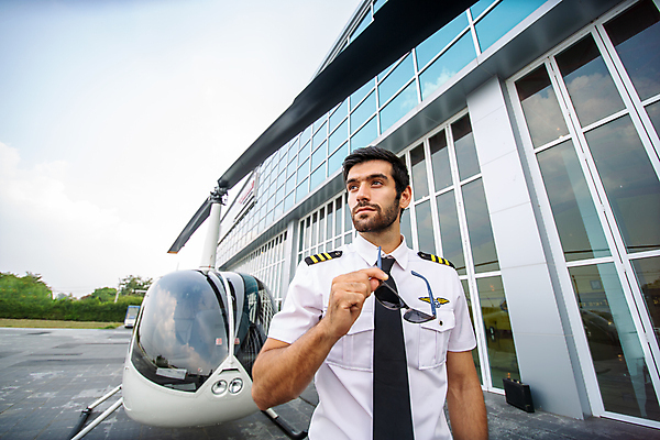 포토 JPG 해외이미지 백인 직업 라이프스타일 남자 여행 유니폼 비즈니스 사업가 교통시설 성공 비행기 안테나 한명 사람 정장 야외 선글라스 헤드폰 고급 헬리콥터 전문직 공항 파일럿 승무원 항공 상업 옷입기 제어 해외포토 서양인 1 옷 안경 음향기기 교통 컨셉 통신 항공교통 모션 대중교통 생활 시설 파일형식 이미지허브