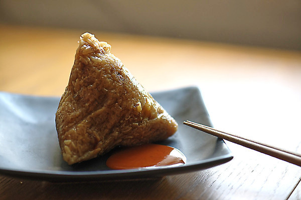 포토 JPG 해외이미지 전통 접시 디자인 행복 아시아 문화 밧줄 음식 백그라운드 컨셉 잎 포장 탁자 밥 넥타이 휴가 요리 동양인 사람없음 목재 축제 식사 중국 용 축하 신선 보트 닫기 맛 다발 묶기 대만 먹기 대나무 기선 싱가폴 어려움 맛있는 해외포토 나무 식물 식기 잡화 감정 나라 줄 가구 배_교통 재료 모션 인종 파일형식 이미지허브