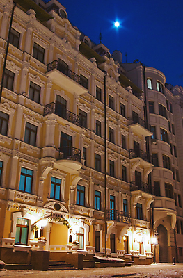 포토 JPG 해외이미지 계절 여행 백그라운드 오렌지 건축양식 휴가 풍경 사람없음 야외 건물 빛 노란색 평화 검은색 어둠 침묵 산책 수확 등불 램프 도시 센터 역사 정상 야간 싱글 복고 장면 타운 옛날 우크라이나 해외포토 자연요소 건축물 건축 유럽 컬러 컨셉 농업 과일 휴식 조명 소리 파일형식 이미지허브