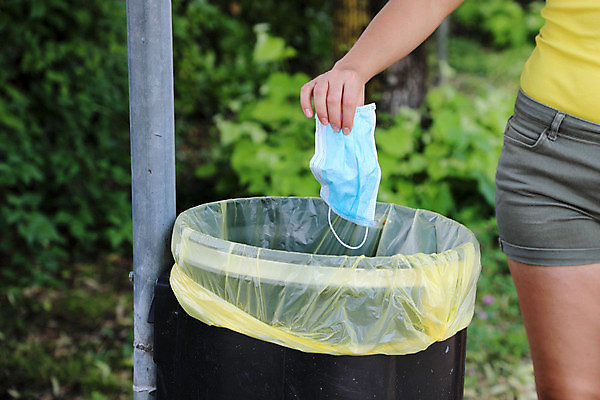 포토 JPG 해외이미지 손 여자 자연 거리 건강 가면 한명 사람 환경 재활용 쓰레기통 도시 수술 환경오염 오염 던지기 바이러스 닫기 보호 위생 쓰레기 폐기물 위험 컨테이너 감염 문제 일반 낭비 돌봄 생태학 위생관리 이슈 전염병 존경 해외포토 1 교육 산업 컨셉 의학 모션 관리 신체부위 치료 질병 친환경 생태계 파일형식 이미지허브