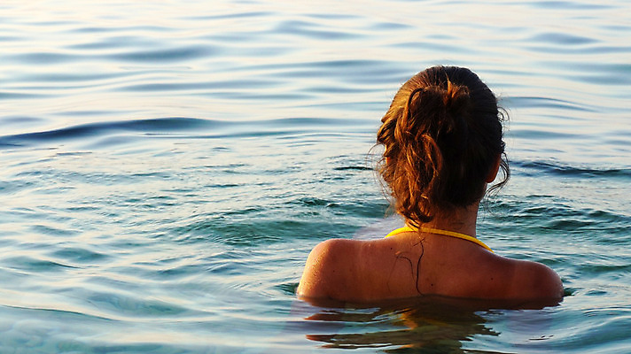 포토 JPG 해외이미지 라이프스타일 배너 수영복 바다 여행 수업 실내 건강 한명 사람 뒷모습 10대 파란색 뷰티 우주 수영 어둠 공백 추위 선탠 종료 깊이 단절 무한 수평선 카피스페이스 해외포토 1 옷 교육 뷰포인트 컬러 청소년 내부 생활 수상스포츠 파일형식 이미지허브