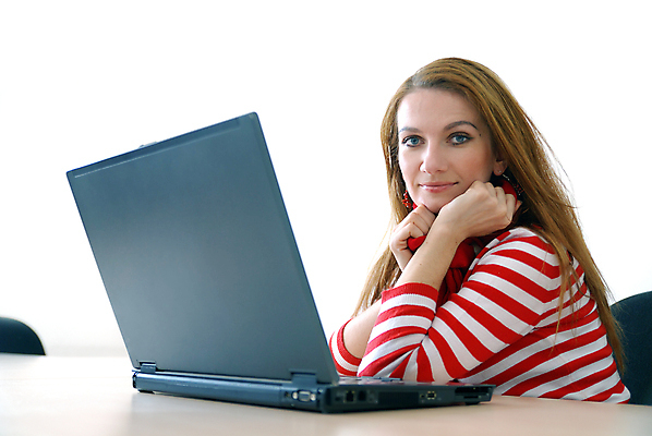 포토 JPG 해외이미지 백인 직업 1 학생 라이프스타일 손 응시 여자 교육 행복 얼굴 인터넷 비즈니스 통신 탁자 성공 실내 한명 미소 사람 앉기 성인 노트북 컴퓨터 사무실 모니터 검은색 공책 웹 흰색 업무 비즈니스우먼 자신감 중개인 고객 서비스 경영자 비서 타입 고립 운영자 지원 해외포토 서양인 시선 감정 컬러 가구 컨셉 모션 문구용품 표정 내부 생활 신체부위 전자제품 작업 직장인 리더 파일형식 이미지허브