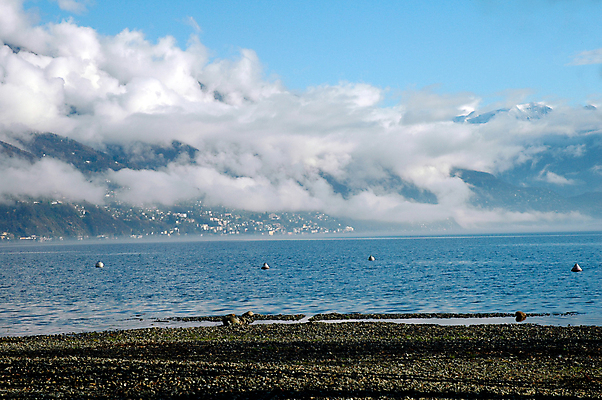 포토 JPG 해외이미지 구름 호수 여행 휴가 산 풍경 사람없음 물 이탈리아 산기슭 해외포토 자연요소 유럽 파일형식 이미지허브