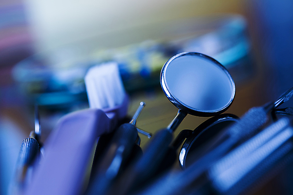 포토 JPG 해외이미지 사람없음 파란색 칫솔 치과용품 구강거울 해외포토 컬러 위생용품 의료용품 파일형식 이미지허브