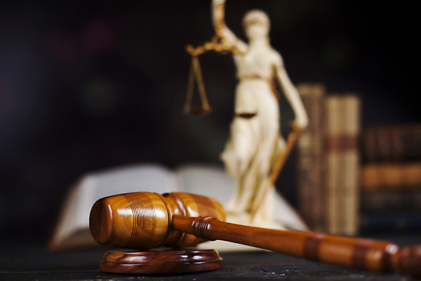 포토 JPG 해외이미지 검은배경 실내 사람없음 아웃포커스 오브젝트 법 의사봉 정의의여신상 해외포토 백그라운드 촬영기법 내부 검은색 여신상 파일형식 이미지허브