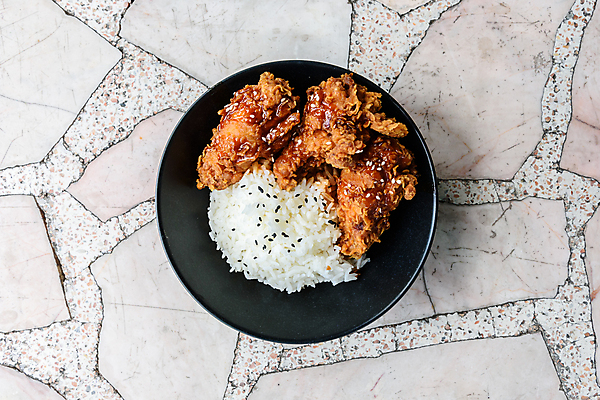 포토 JPG 해외이미지 전통 접시 음식 조각 다이어트 젓가락 탁자 밥 건강 육류 요리 동양인 사람없음 빨간색 식사 치킨 튀김 사발 플랫 달콤 맛 정상 가슴 매움 머리위 위치 후추 어려움 맛있는 해외포토 식기 컬러 가구 컨셉 식재료 수저 인종 신체부위 사기그릇 향신료 닭고기요리 파일형식 이미지허브