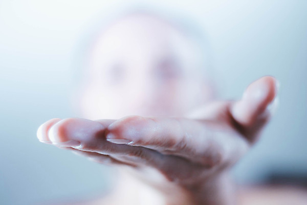 포토 JPG 해외이미지 백인 1 손 여자 포즈 백그라운드 컨셉 비즈니스 모션 아이디어 손바닥 사람 사람없음 공백 화물 흰색 잡기 오픈 발표 선택 손목 피부 사인 팔 보여주기 고립 돌봄 카피스페이스 해외포토 서양인 컬러 신체부위 운송업 파일형식 이미지허브