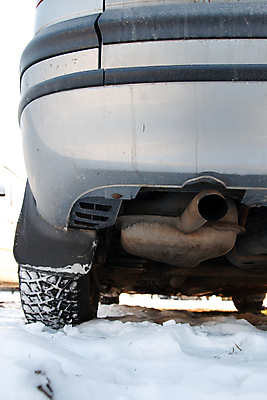 포토 JPG 해외이미지 겨울 자동차 사람없음 추위 바퀴 파이프 타이어 먼지 엔진 배기가스 자동 해외포토 계절 육상교통 파일형식 이미지허브