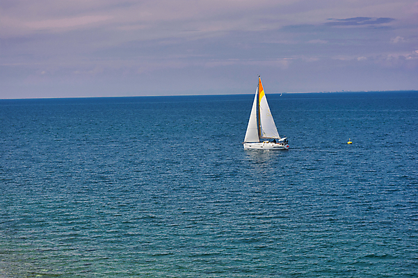 포토 JPG 해외이미지 유럽 스포츠 바다 여행 요트 교통시설 자연 하늘 휴가 항해 파노라마 풍경 사람없음 야외 물 여름 파란색 햇빛 맑음 일몰 자유 보트 지중해 그림 범선 슬로베니아 수평선 해외포토 자연요소 계절 나라 컬러 교통 컨셉 배_교통 날씨 촬영기법 태양 노을 시설 생태계 파일형식 이미지허브
