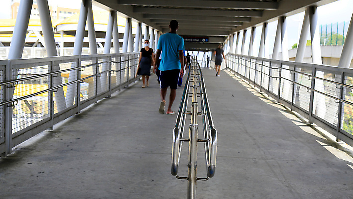 포토 JPG 해외이미지 손 난간 교통시설 거리 건강 안전 사람없음 건강관리 펼침 환경오염 전철 보호 위생 질병 예방 감염 전염 미생물 승객 박테리아 면역력 위생관리 전염병 해외포토 육상교통 교통 컨셉 의학 모션 생물 대중교통 관리 신체부위 시설 파일형식 이미지허브
