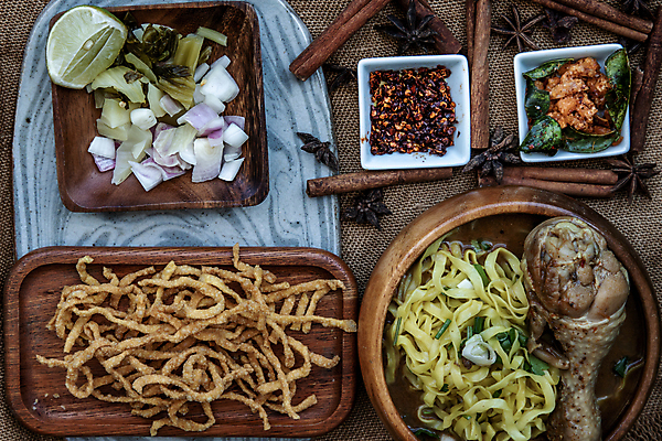 포토 JPG 해외이미지 전통 접시 백그라운드 채소 재료 태국 고추 건강 마늘 요리 동양인 사람없음 컬러풀 주방 계란 식사 저녁식사 치킨 수프 먹기 레몬 국수 매움 코코넛 카레 북쪽 점심식사 스타일 맛있는 해외포토 식기 아시아 음식 컬러 과일 모션 인종 알 면류 맛 방향 닭고기요리 파일형식 이미지허브
