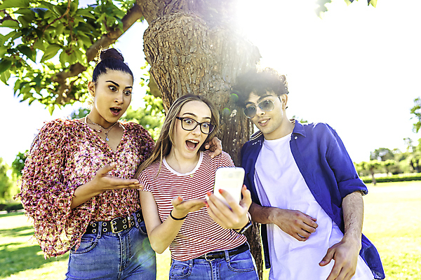 포토 JPG 해외이미지 학생 응시 여자 행복 인터넷 비즈니스 학교 모바일 세포 사람 야외 세명 스마트폰 핸드폰 스터디 청춘 일출 상점 스크린 웹 게임 작업 이메일 무선전화기 스마트 읽기 손목시계 흥분 대학교 자매 온라인 동영상 소셜 승자 진짜 네트워킹 해외포토 시선 교육 감정 시계 컨셉 장신구 가족 모션 놀이 전자제품 스마트기기 학습 노을 네트워크 전화기 파일형식 이미지허브