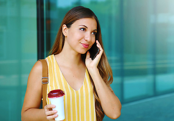 포토 JPG 해외이미지 행복 커피 음료 인터넷 통신 아침 모바일 세포 건강 한명 사람 성인 컵 스마트폰 카페 머그컵 잡기 아침식사 부름 셀룰러 브라질사람 해외포토 주간 1 식기 감정 모션 핸드폰 스마트기기 상점 식사 파일형식 이미지허브