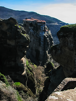 포토 JPG 해외이미지 나무 전통 종교 상징 여행 건축양식 자연 지붕 산 주택 파노라마 풍경 초원 사람없음 초록색 교회 여행객 계곡 침묵 놀람 하이킹 재산 땅 그리스 오브젝트 신성 수도원 그리스인 수녀원 웅장함 회랑 목차 메테오라 해외포토 서양인 식물 건축물 건축 감정 유럽 컬러 레저 촬영기법 표정 사람 건물 금융 소리 세계문화유산 복도 생태계 파일형식 이미지허브