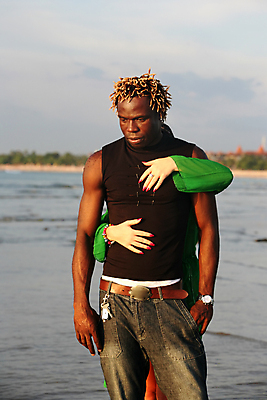 포토 JPG 해외이미지 라이프스타일 커플 응시 드레스 여자 남자 행복 바다 포즈 2 포옹 함께함 사랑 서기 미소 사람 소년 성인 두명 친구 뷰티 검은색 낭만 흰색 쌍 발리 해외포토 시선 옷 감정 어린이 컬러 섬 컨셉 관계 안기 모션 표정 생활 인도네시아 파일형식 이미지허브