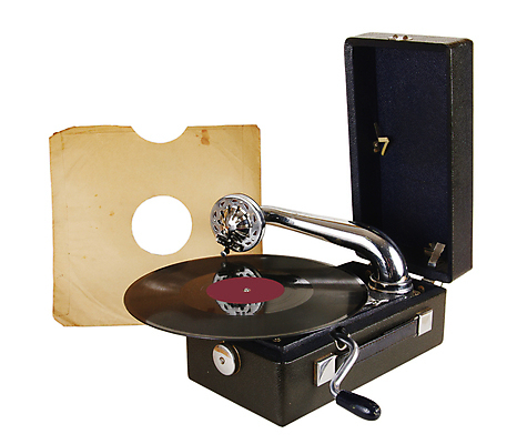 포토 JPG 해외이미지 음악 50대 탁자 사람없음 수확 골동품 코드 60대 복고 회전 비닐 플레이어 해외포토 노년 중년 가구 농업 재질 문화예술 파일형식 이미지허브