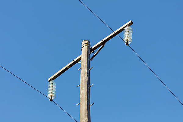 포토 JPG 해외이미지 선 하늘 사람없음 야외 파란색 환경 사진촬영 힘 전선 기둥 연결 큼 전화기 전염 철사 봉 긴장 조이기 해외포토 건축 감정 컬러 모션 촬영 질병 크기 감염 파일형식 이미지허브