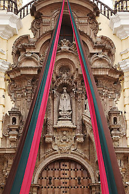 포토 JPG 해외이미지 종교 여행 컨셉 지도 건축양식 사람없음 야외 건물 성당 교회 여행객 탑 미국 도시 남아메리카 사회이슈 메인 대륙 정사각형 광장 수도원 타입 남쪽 바로크 수녀원 숭배 식민지 옛날 오리엔테이션 페루 해외포토 도형 건축물 건축 북아메리카 종교건축 아메리카 사람 방향 파일형식 이미지허브