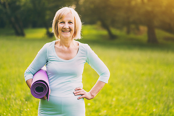 포토 JPG 해외이미지 백인 라이프스타일 공원 여자 노년 행복 스포츠 신체 자연 근육 휴식 건강 한명 성인 야외 가로 운동 맑음 스트레칭 봄 활발 기쁨 매트 잡기 숲 은퇴 유연 연습 준비 해외포토 서양인 1 계절 공공시설 감정 컨셉 모션 날씨 사람 생활 생태계 파일형식 이미지허브
