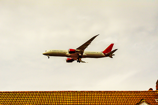 포토 JPG 해외이미지 산업 여행 비즈니스 교통시설 하늘 비행기 사람없음 파란색 힘 기계 큼 크루즈 고도 항공 속도 상업 제트기 승객 엔진 우주산업 통과 대패 배기가스 제어 해외포토 컬러 교통 배_교통 항공교통 대중교통 우주 크기 시설 파일형식 이미지허브