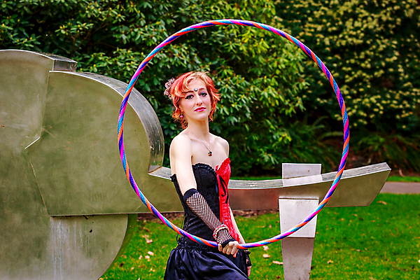 포토 JPG 해외이미지 나무 백인 응시 여자 북아메리카 자연 한명 야외 가로 컬러풀 미국 코스프레 해외포토 서양인 식물 1 시선 컬러 아메리카 사람 생태계 파일형식 이미지허브