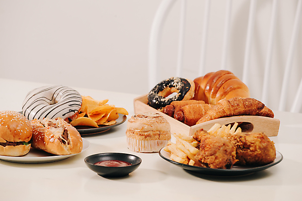 포토 JPG 해외이미지 빵 탁자 패스트푸드 실내 사람없음 치킨 감자튀김 도넛 인스턴트 머핀 핫도그 해외포토 음식 가구 디저트 감자 내부 튀김 닭고기요리 파일형식 이미지허브