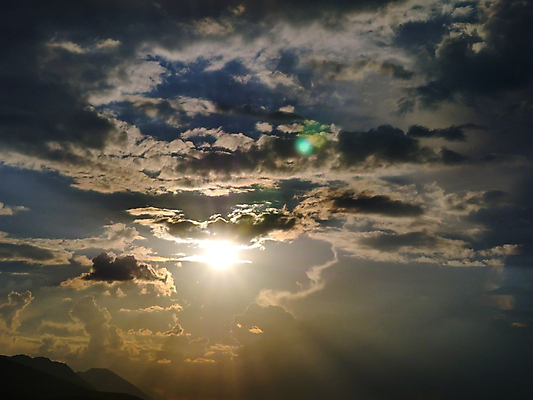 포토 JPG 해외이미지 계절 실루엣 여행 백그라운드 오렌지 자연 하늘 아침 날씨 휴가 사람없음 야외 빨간색 물 빛 햇빛 태양 뷰티 반사 노란색 일출 맑음 황혼 일몰 새벽 황금 저녁 장면 천국 수평선 해외포토 주간 자연요소 컬러 과일 촬영기법 노을 야간 생태계 파일형식 이미지허브