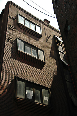 포토 JPG 해외이미지 벽 건축양식 창문 벽돌 서울 한국 사람없음 건물 힘 도시 클래식 도심 편지 타일 상업 사암 타운 옛날 해외포토 건축물 건축 아시아 컨셉 돌_바위 파일형식 이미지허브