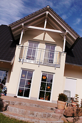 포토 JPG 해외이미지 식물 디자인 벽 건축양식 창문 가족 하늘 지붕 벽돌 새로움 주택 사람없음 건물 목재 정원 에너지 발코니 흰색 계획 큼 타일 그림 공학 리빙 고체 수목 콘크리트 해외포토 나무 건축물 교육 건축 컬러 컨셉 재료 관계 크기 파일형식 이미지허브