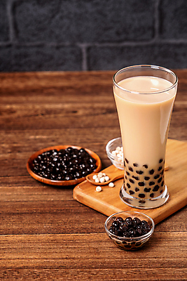 포토 JPG 해외이미지 디저트 잔 실내 사람없음 유리그릇 나무숟가락 나무도마 나무접시 나무탁자 버블티 타피오카펄 해외포토 그릇 식기 접시 음료 음식 유리 탁자 도마 내부 목재 숟가락 파일형식 이미지허브