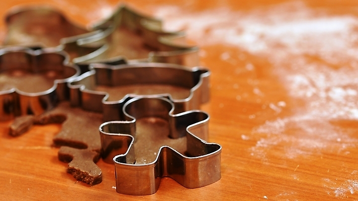 포토 JPG 해외이미지 모양 나무 전통 계절 별 어린이 음식 백그라운드 크리스마스 겨울 재료 탁자 휴가 디저트 주택 요리 사람없음 목재 장식 산타클로스 갈색 쿠키 우주 케이크 주방 식사 빵집 흰색 축하 달콤 설탕 굽기 향신료 준비 날것 반죽 만들기 밀가루 시나몬 커터 페스츄리 핸드메이드 해외포토 자연요소 식물 기념일 빵 컬러 가구 컨셉 모션 사람 건물 상점 맛 가루 구이 향미료 파일형식 이미지허브